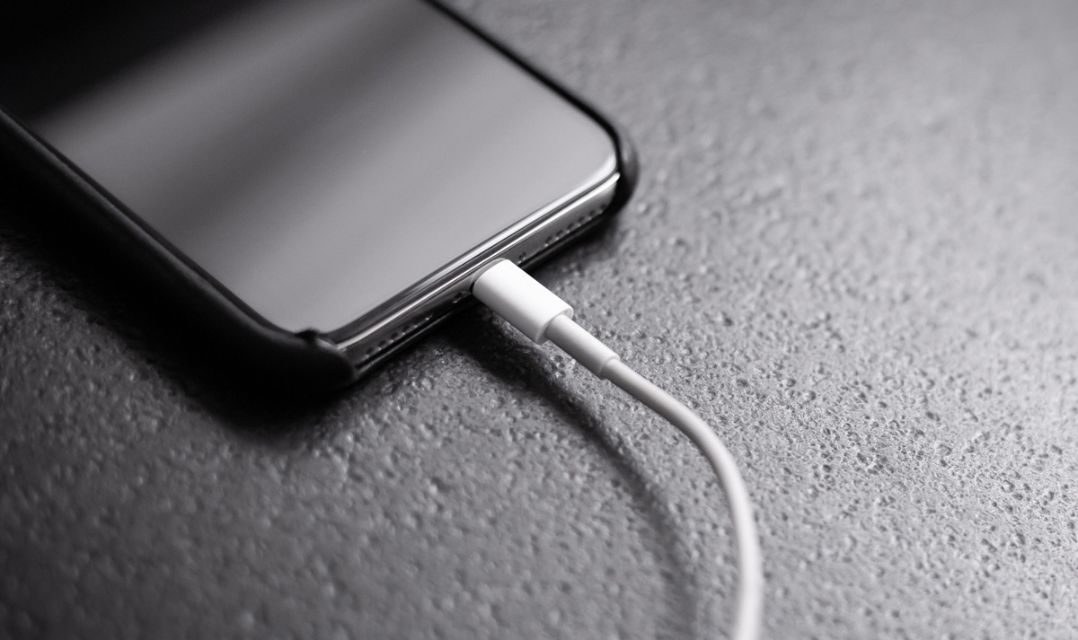 Как перекинуть фото с iPhone на компьютер через USB-кабель?