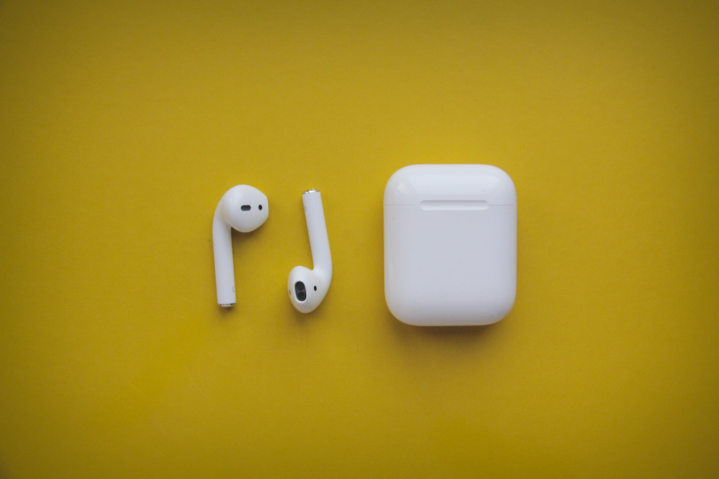 Как синхронизировать наушники AirPods между собой