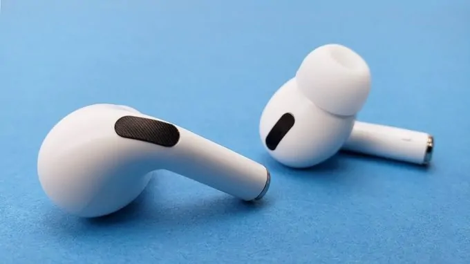 Как синхронизировать наушники AirPods между собой