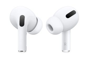 играет тише один AirPods